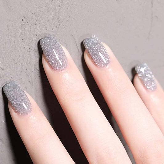 Vernis à ongles à paillettes et à diamants