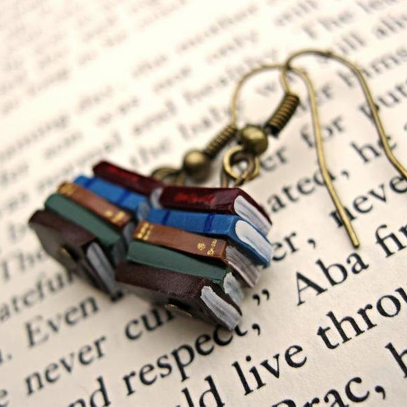 Boucles d'oreilles pile de livres