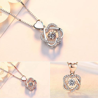 Collier forme de coeur serti de rose