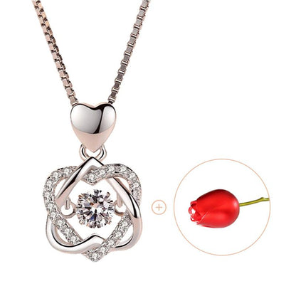 Collier forme de coeur serti de rose