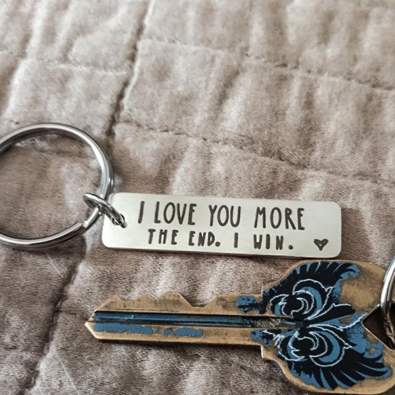 " I LOVE YOU MORE. THE END. I WIN." Porte-clés Drôle de Cadeau de Noël🎁